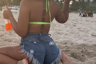 thick booty redbone just got in town - Image 12