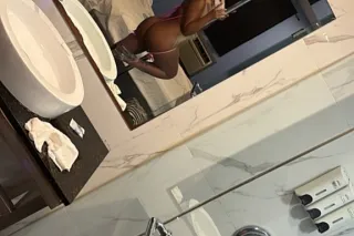 thick booty redbone just got in town - Image 9